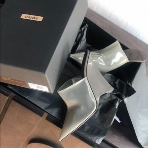 YEEZY SEASON 8 SMOKY PVC MULE